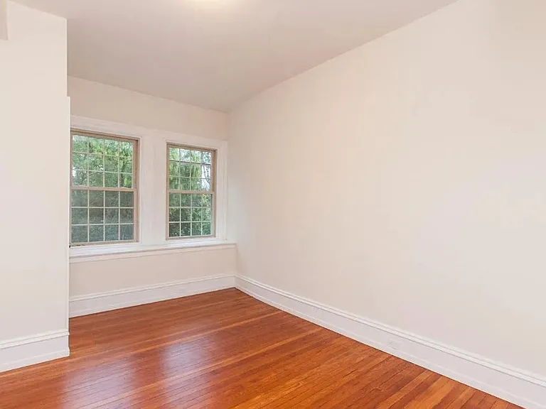143 W Walnut Ln — Photo 11