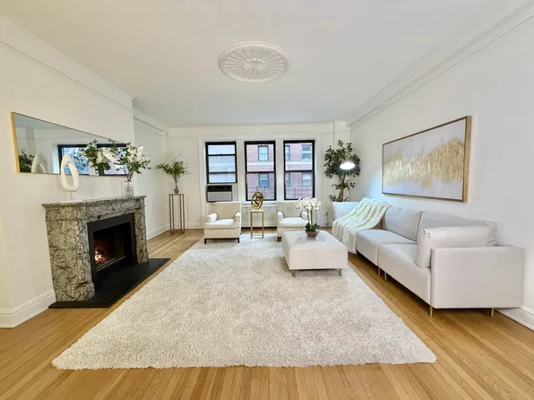 140 West 58th Street image 2 of 10