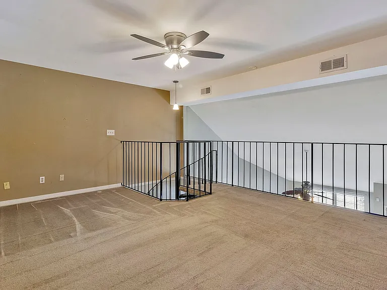 9 Forest Breeze Ct — Photo 23