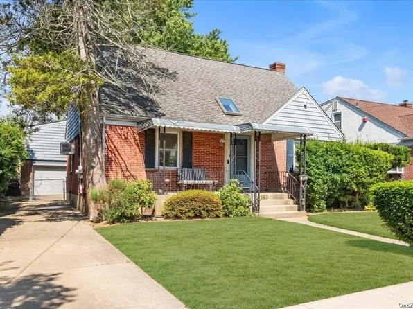 1865 Stewart Avenue, New Hyde Park, NY 11040