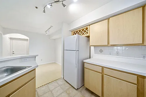 823 Camargo Way #104 Photo 1