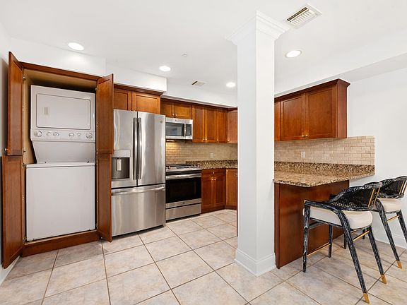 4th image of 209 Palisade Ave APT 1