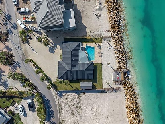 3rd image of 3743 Casey Key Rd