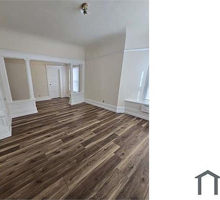 5th image of 914 37th St