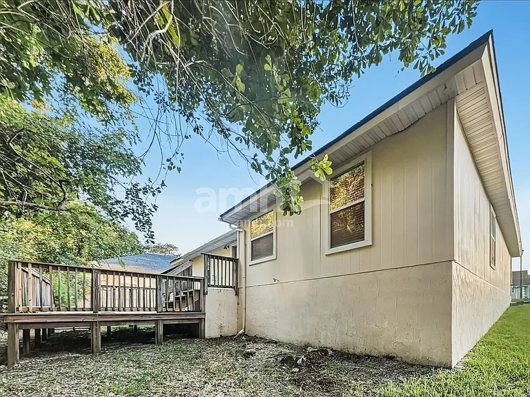 1379 Samantha Cir E — Photo 18