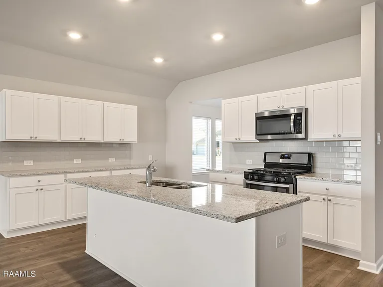 200 S Lakepointe Dr — Photo 10