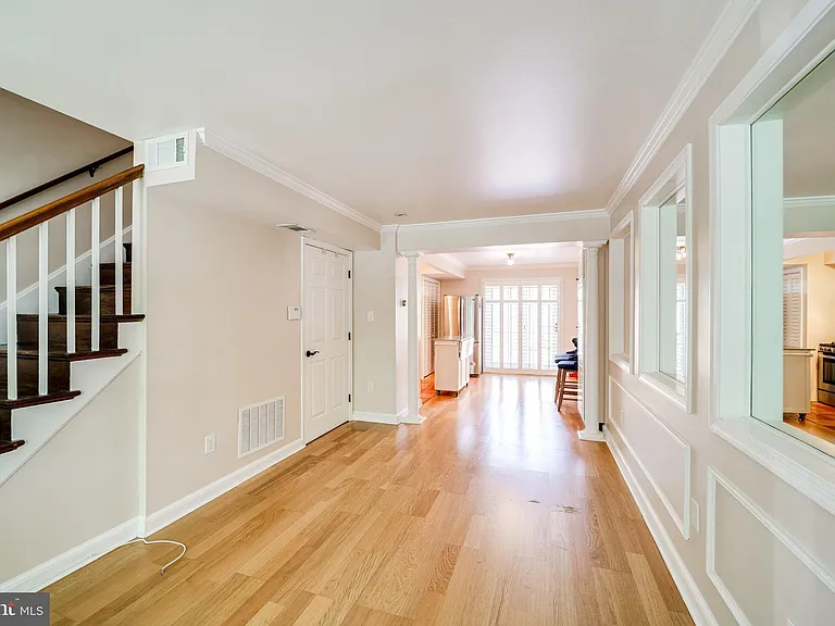 1317 Queen St — Photo 4