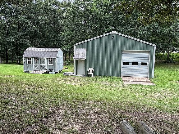 3rd image of 7870 N Ridge Rd