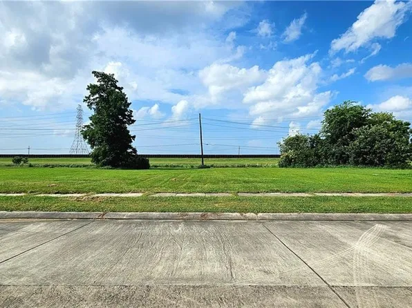 8417 Hermitage Dr, Chalmette, LA 70043