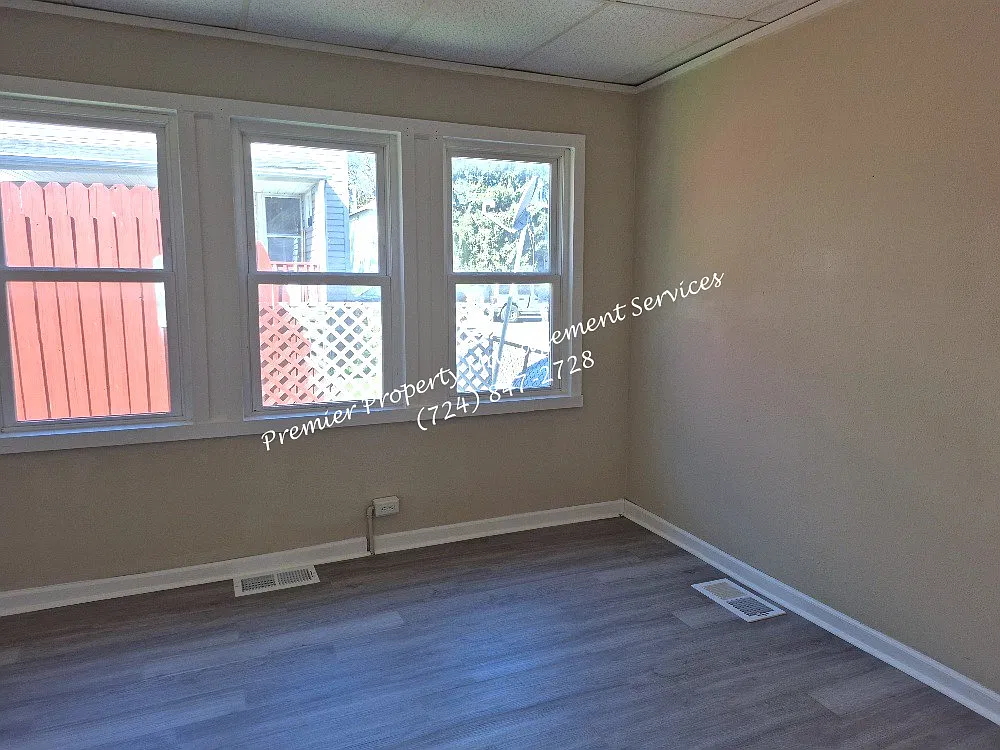 2008 7th Avenue (Beaver Falls) - Middl. — Photo 4