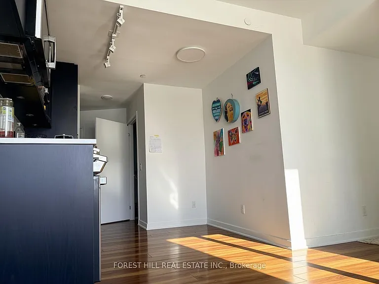 135 E Liberty St #2103 — Photo 4