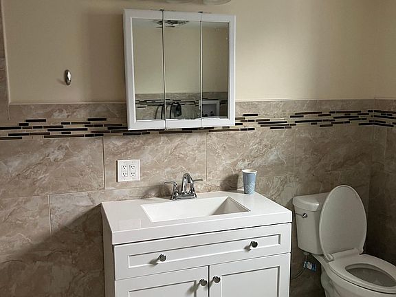 3rd image of 364 N Courtland St #1