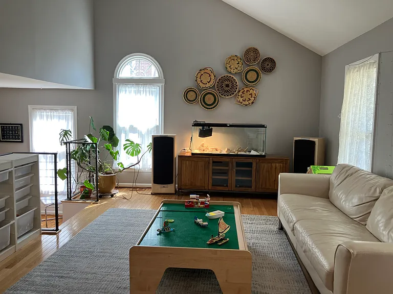 18 Griswold Ct — Photo 3