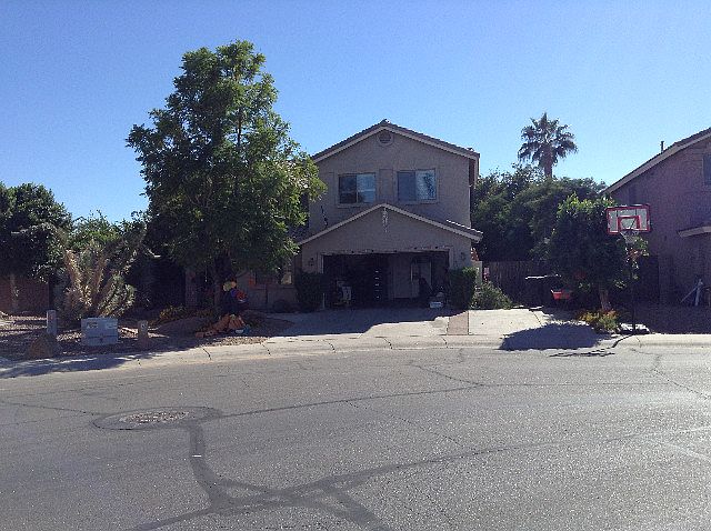 1st image of 303 W Myrtle Dr