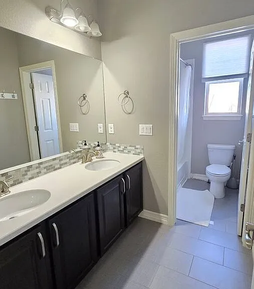 11719 Camarillo St — Photo 18