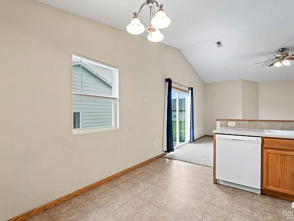 2nd image of 1716 Hickory Ln