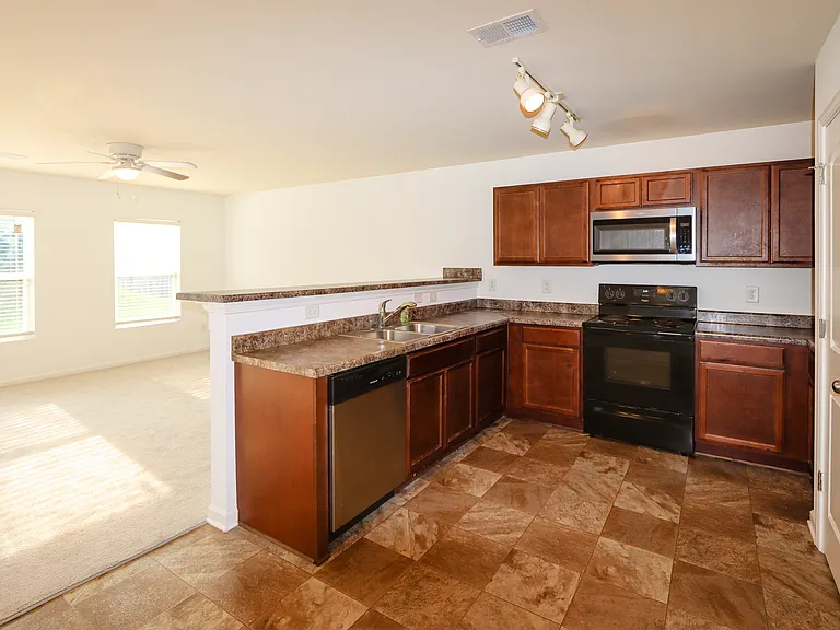 31 Southfork Dr SW — Photo 8