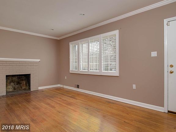 5th image of 7109 Village Dr