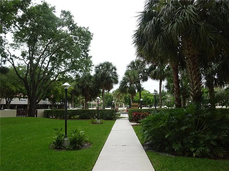 2 bed, 2.0 bath, 1350 sqft, $2,200 — Photo 4