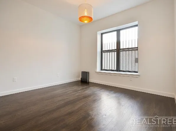 592 Albany Avenue image 5 of 6