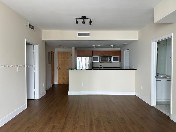 2nd image of 253 NE 2nd St APT 2601