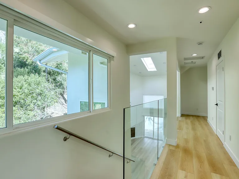 1827 Hill Dr — Photo 14