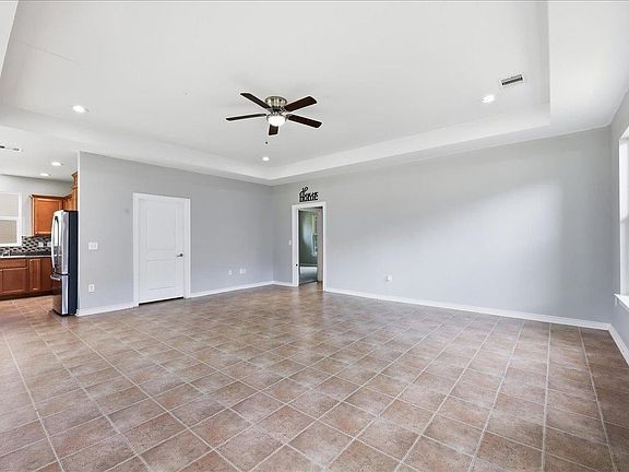 5th image of 4085 Rothwell St