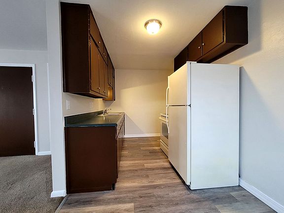 3rd image of 127 Scott Ave APT 4