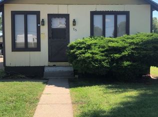 715 E 2nd St, Hoisington, KS 67544