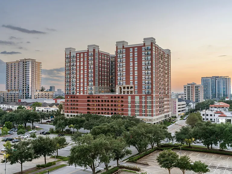 Welcome to Modera Waugh in Houston, where sophisticated design meets timeless beauty. Our stunning exteriors set the stage for a luxurious living experience, offering a perfect blend of modern style and refined comfort.
