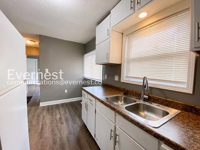 3017 E 51st St — Photo 5