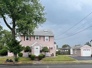 11 Waterview Pl, Lynbrook, NY 11563