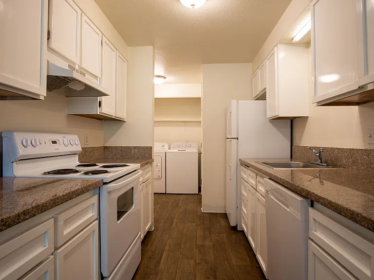 2628 NE Red Sunset Dr — Photo 4
