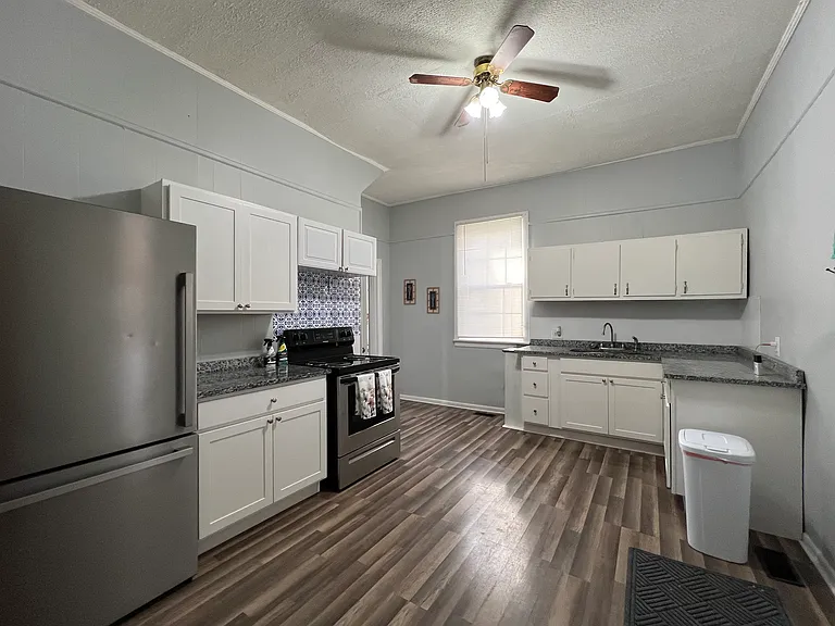 238 N Church St — Photo 11