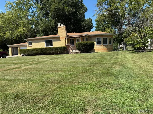 41 Fairview Dr, Fairview Heights, IL 62208