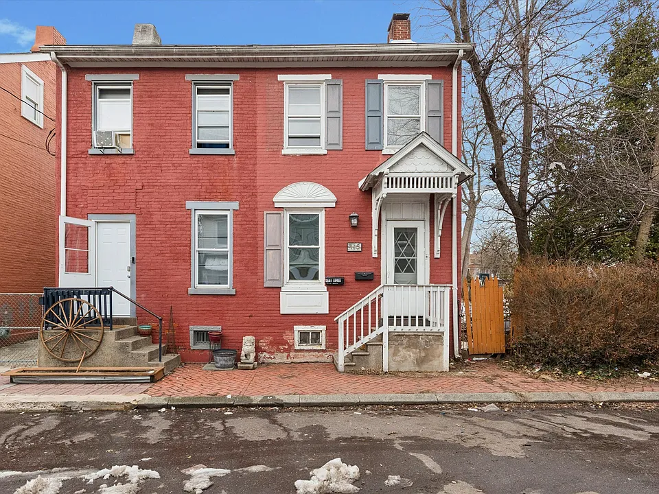 415 Walnut St #1