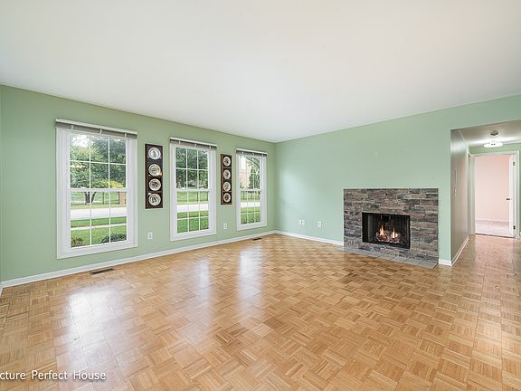 3rd image of 1120 Iroquois Ave #1
