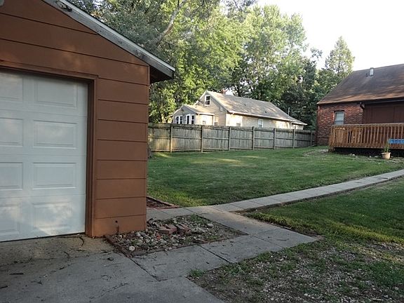 Back of house sm gar to hous