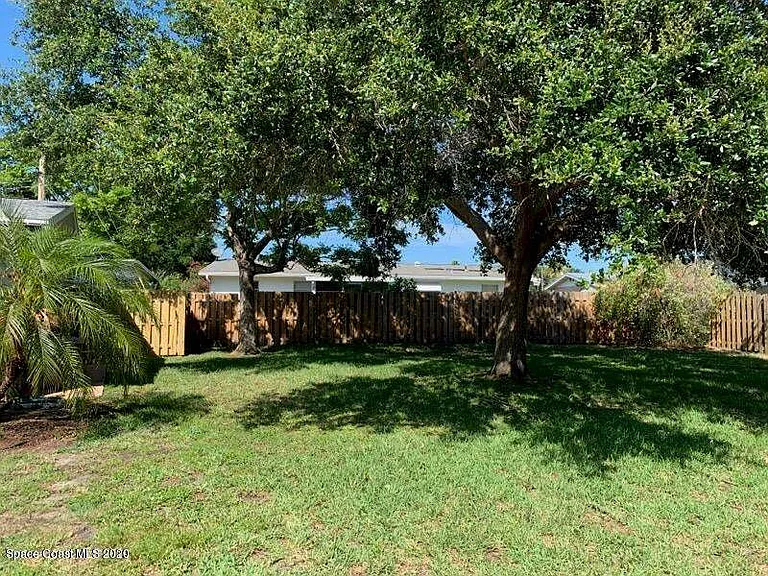 530 Allen Dr — Photo 2