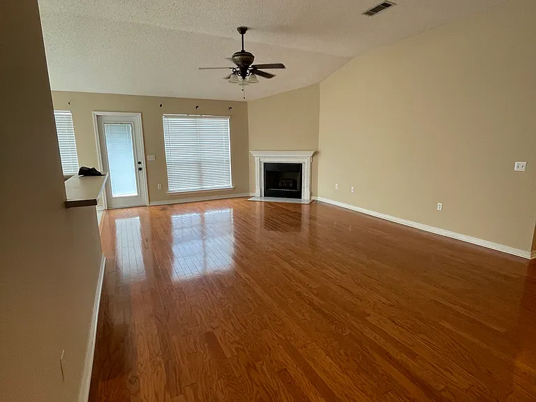 608 Medford Dr — Photo 13