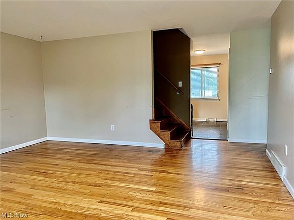 3rd image of 4622 W 192nd St