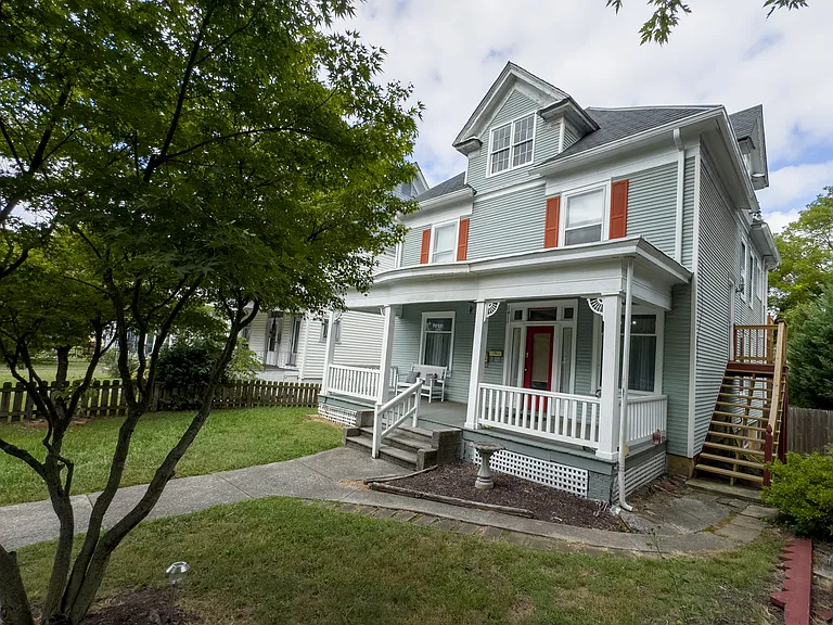 1411 Clarke Ave SW #2 — Photo 3