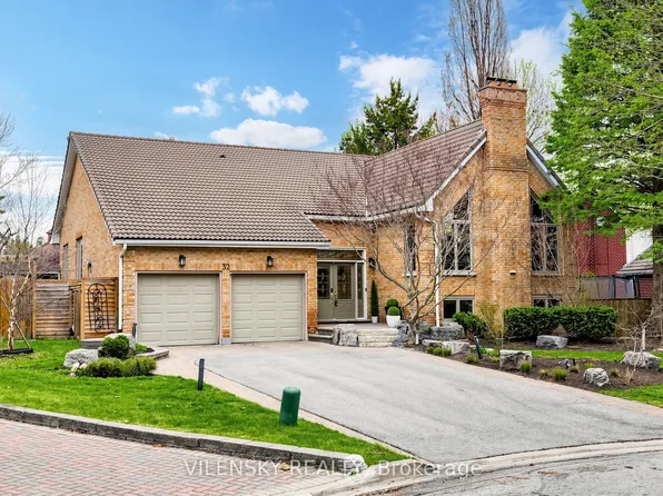 32 Whitfield Ct, Aurora, ON L4G 5L7