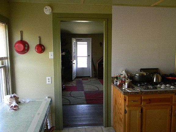 3rd image of 1004 N Panther Ave