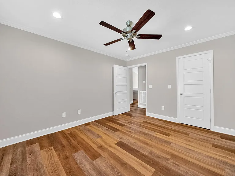 HILLRISE APARTMENTS — Photo 32