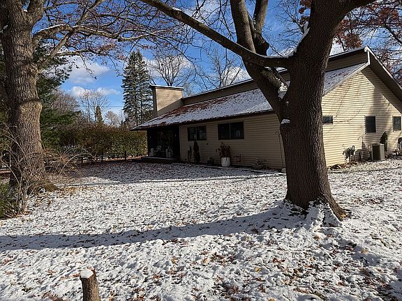 3rd image of 159 W Spruce St