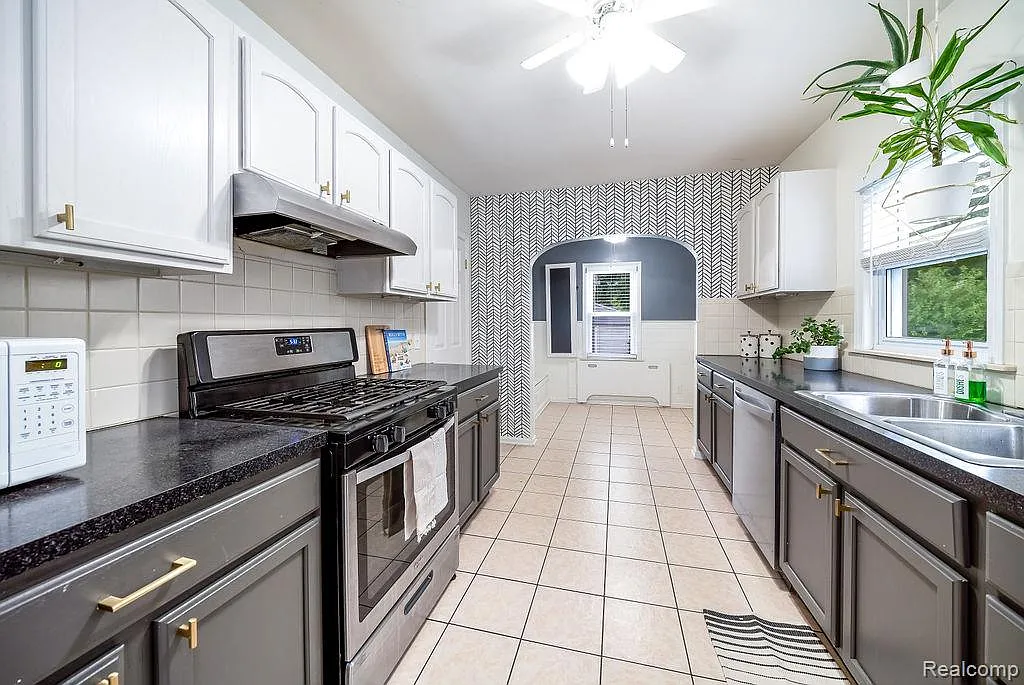 3 bed, 2.0 bath, 1566 sqft, $2,625 — Photo 4