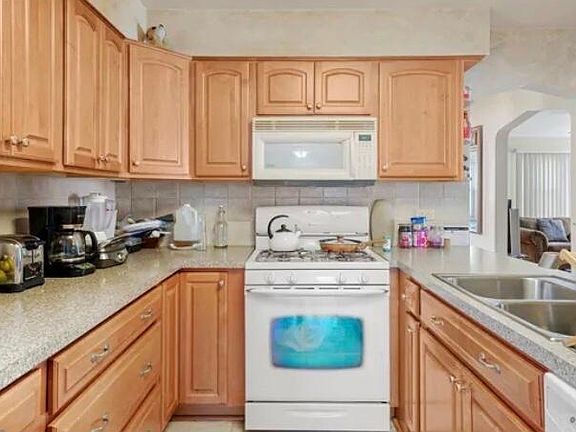 4th image of 4146 Wisconsin Ave #1