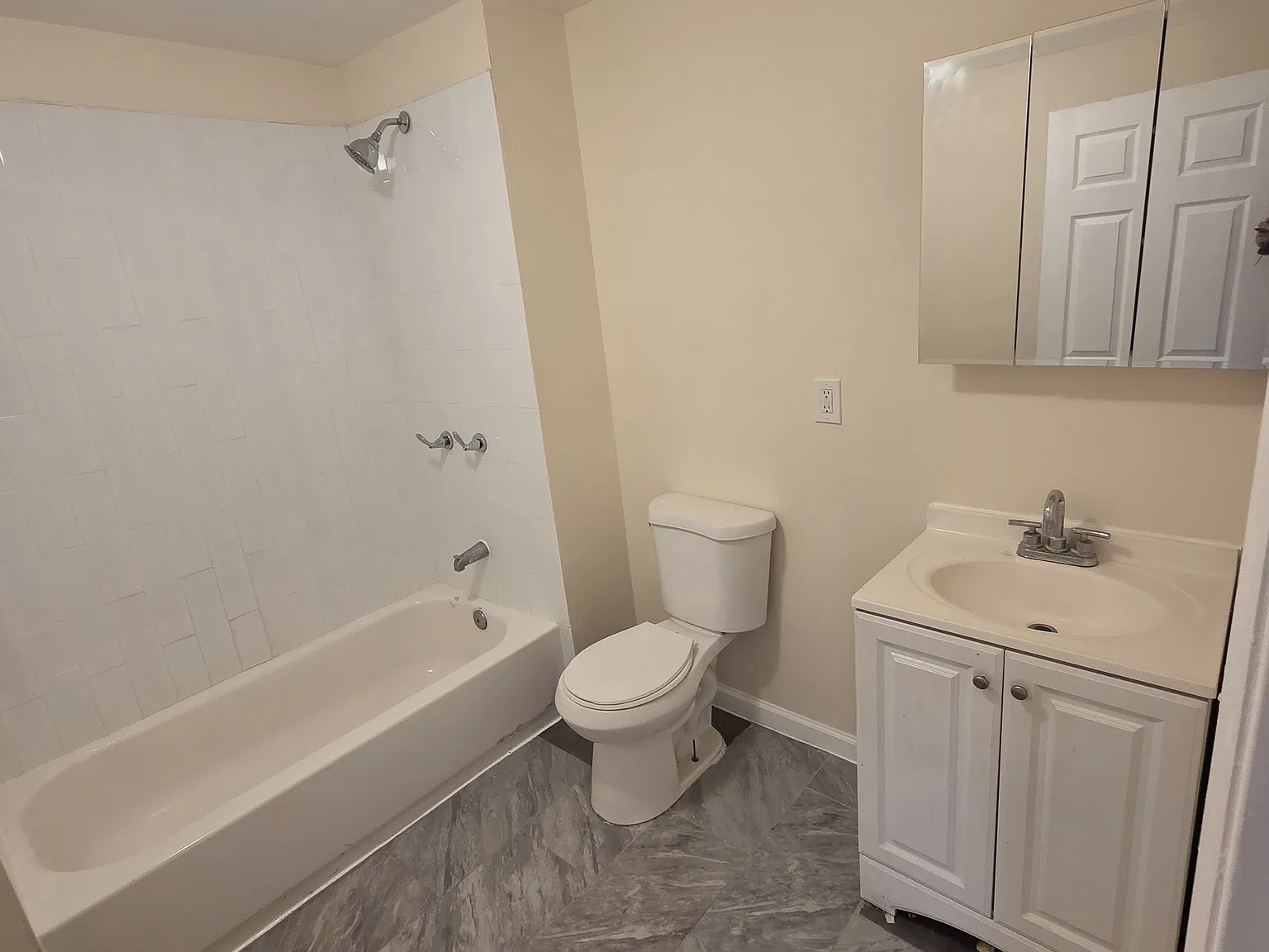1035 Hunterdon St — Photo 3