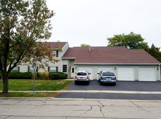 15 Gant Cir APT D, Streamwood, IL